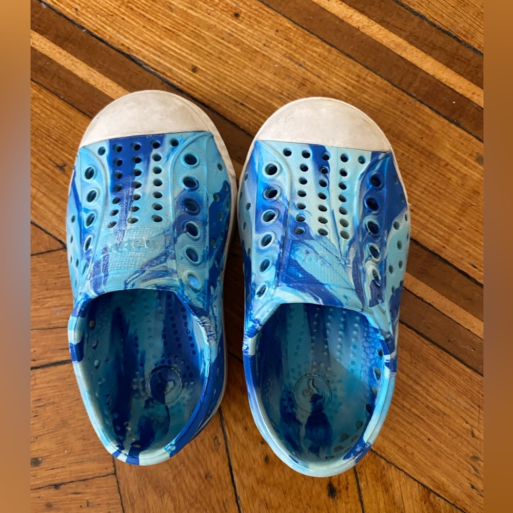 Native shoes can be unisex size c5 almost new